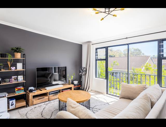 2 BEDROOM APARTMENT FOR SALE IN KENILWORTH